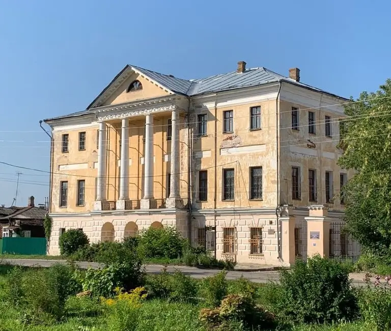 Вязники. Старая застройка Благовещенской улицы. Дом Елизаровых. Сейчас тут местный краеведческий и историко-художественный музей. Но вокруг, да, запустенье